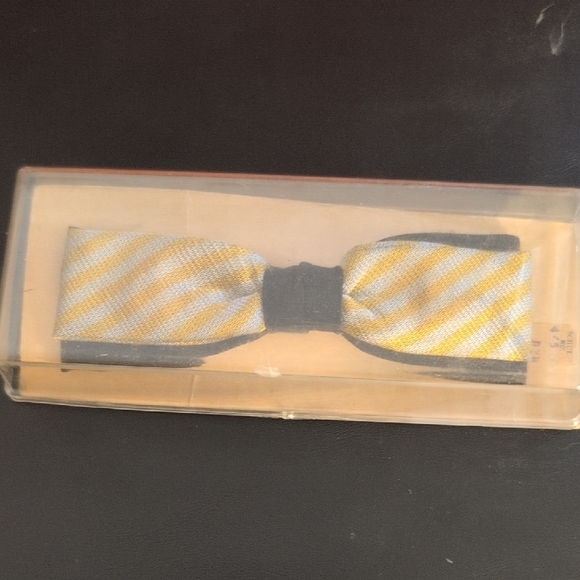 Vintage Clip-On Bow Tie - Picture 1 of 5